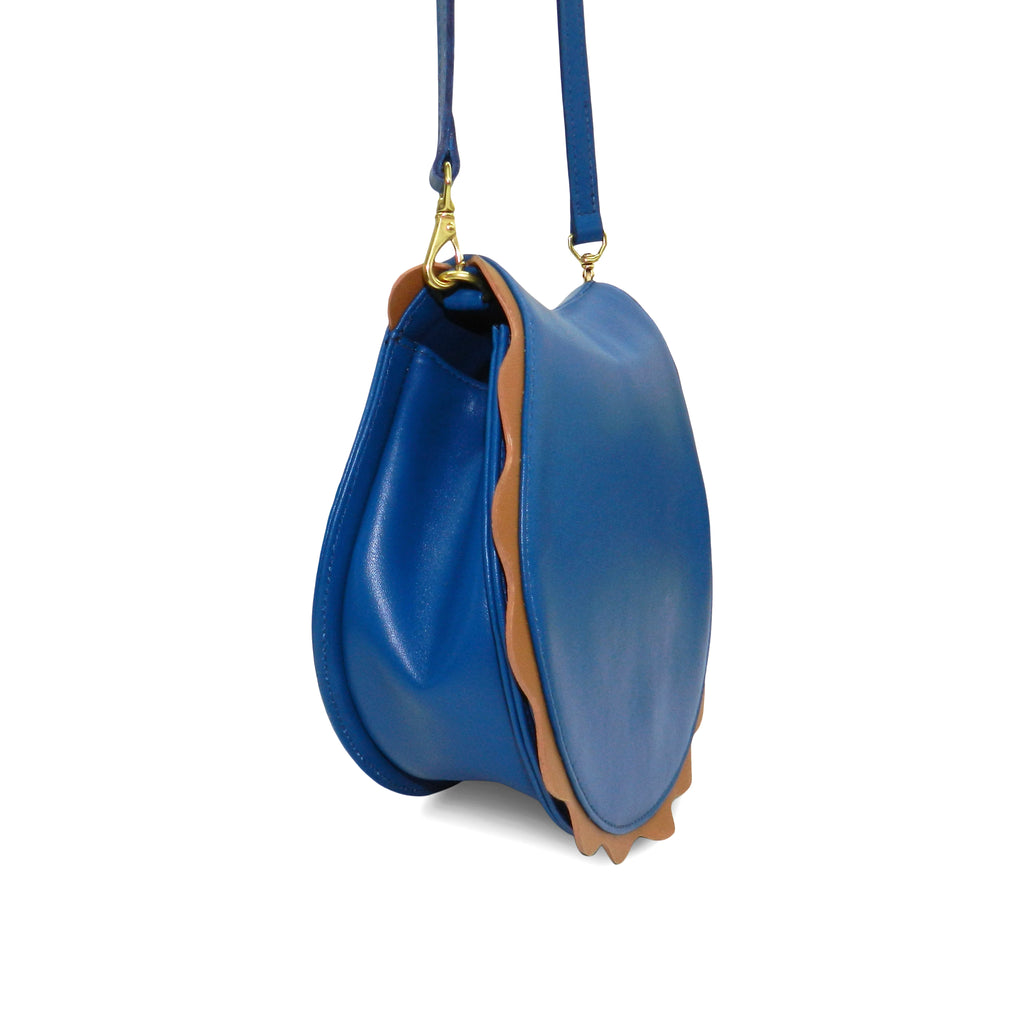 Sierra Scalloped Crossbody in Dive & Miel Smooth Cowhide